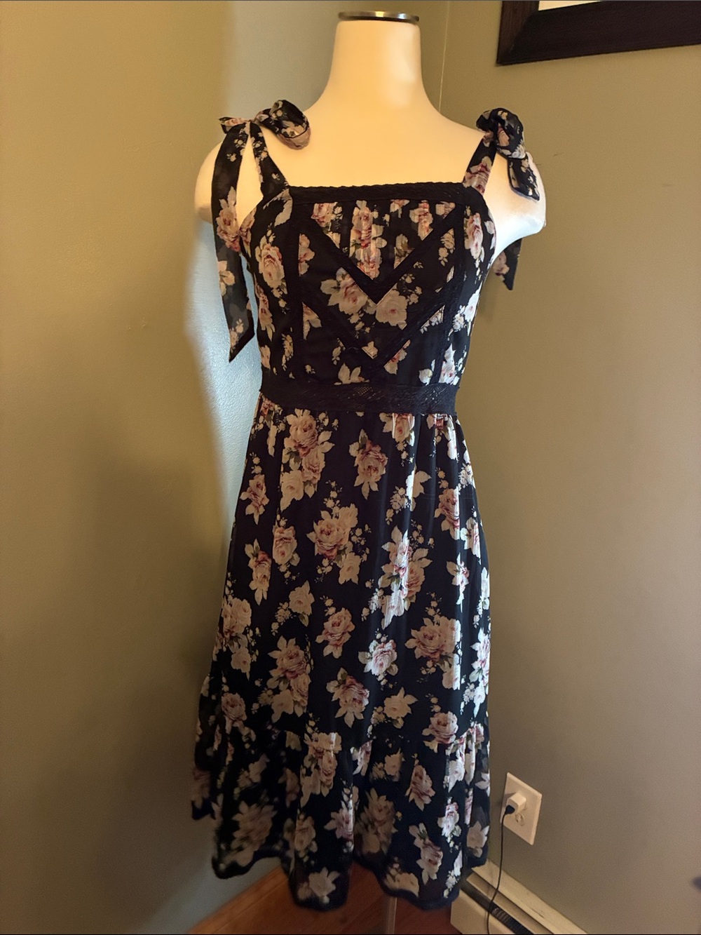 Abercrombie & Fitch Black Floral Tie-Shoulder Midi Dress
